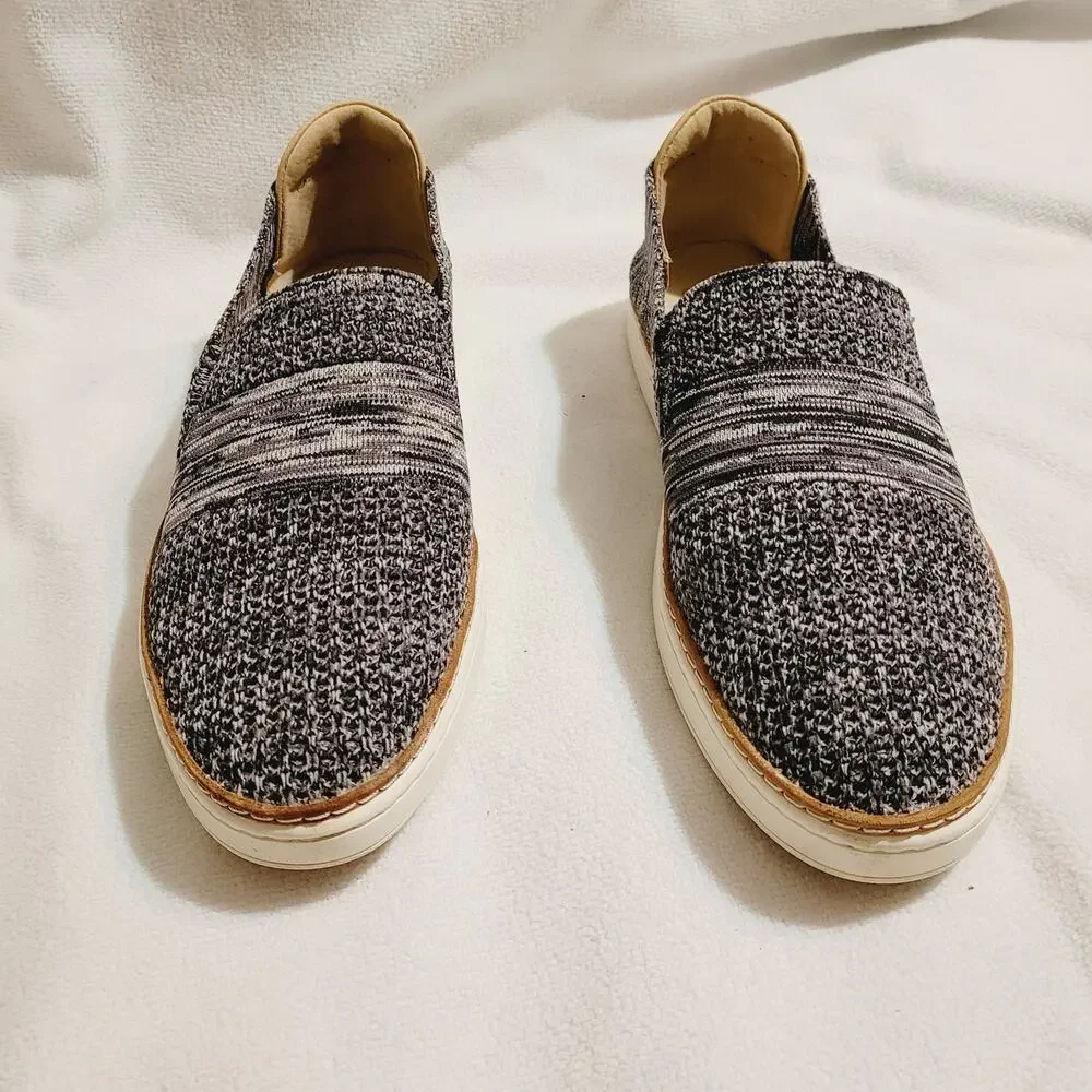 Ugg Womens Sammy black and white slip on casual shoes size 12